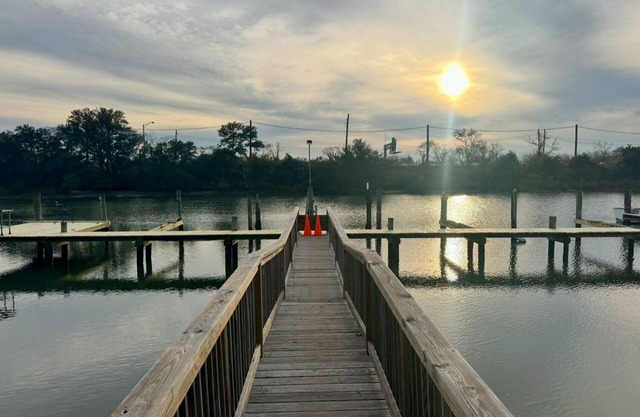 Fishermen!! 2-bedroom condo on awesome Willoughby Spit in Norfolk!!