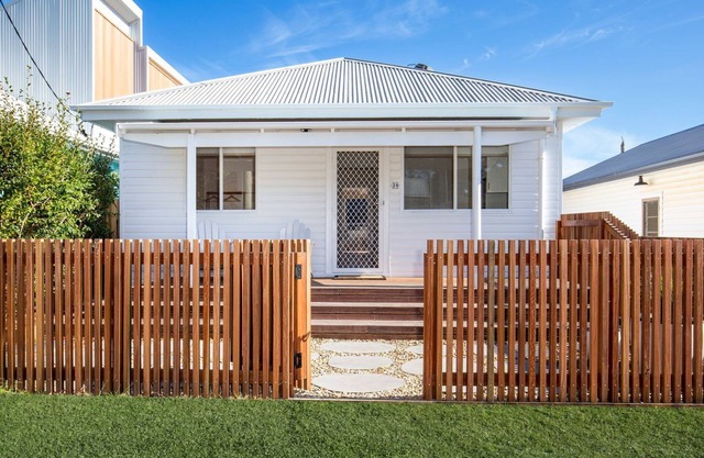 Fishery Road Cottage - Newly Renovated - Pet Friendly - 2 Mins Walk to Beach