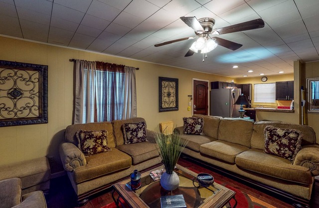 Fishing Cabin Near Lake O’ the Pines - Fenced Dog-Friendly Yard & Firepit