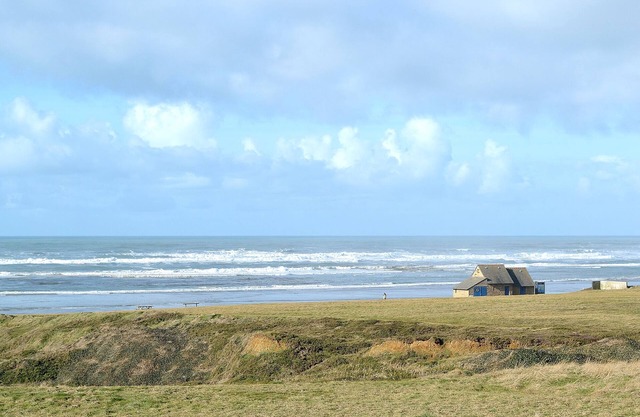 Casa de pescador en el mar
