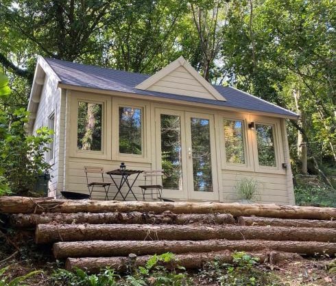 Fitchey woodland cabin