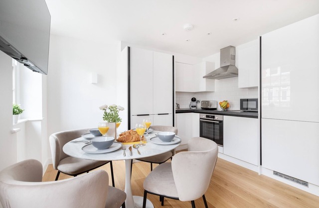 Fitzrovia 1BR with Balcony by Soho