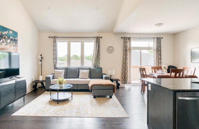 Five Bedroom Deluxe House close to Wasaga Beach