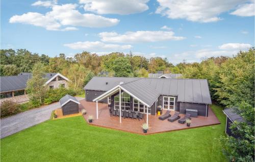 Five-Bedroom Holiday Home In Grenaa