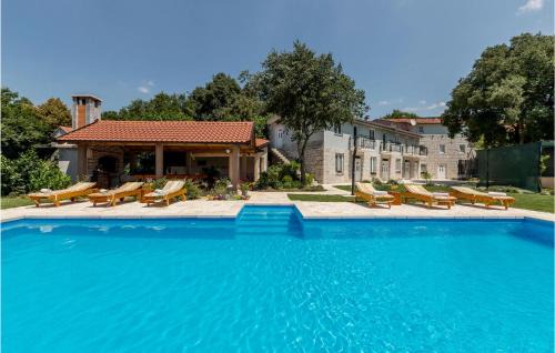 Five-Bedroom Holiday Home In Vinjani Donji