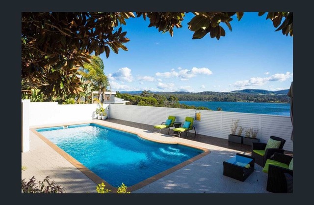 Five Bedroom House with Pool - Sleeps up to 12