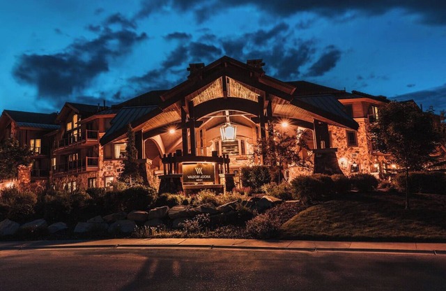 Five-Diamond Resort | Spa | Ski in/out | Powder