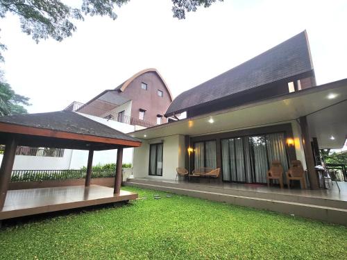 Five Leo’s villa