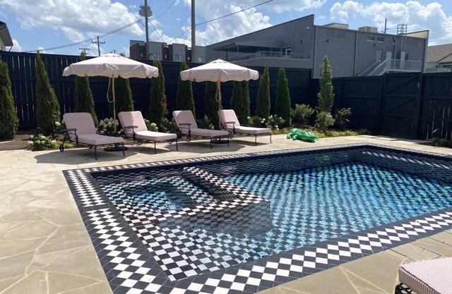Five Points House Luxury Pool, Hot Tub, Spa, Speakeasy Bar, Grill, Fire Pit