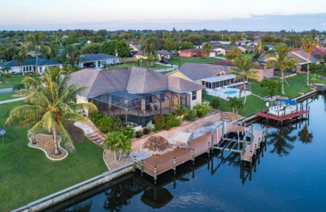 Five star four bedroom gulf access, piece of paradise, 28 miles to PGD or RSW