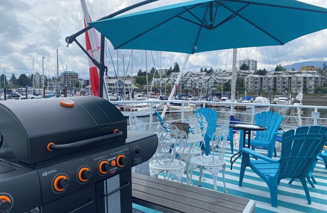 Flagship - Floating Hotel, offers Paddle boards, kayaks. crabbing and much more
