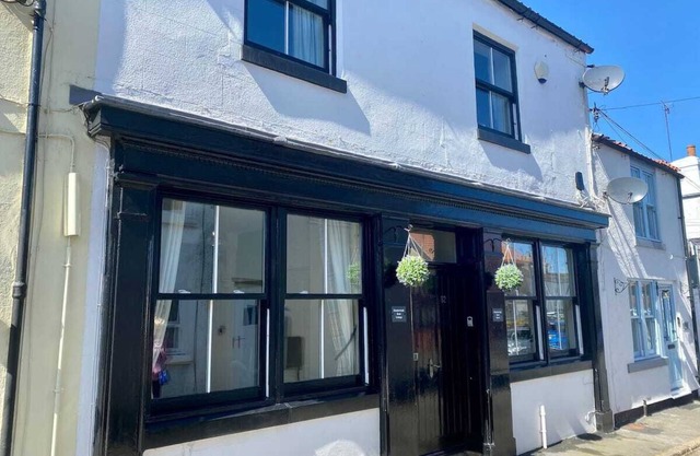 Flamborough Rock House & Cottage - village centre location - sleeps 12