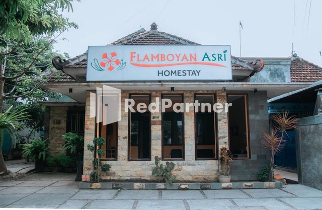 Flamboyan Asri Syariah Mitra RedDoorz near Kampung Inggris Pare