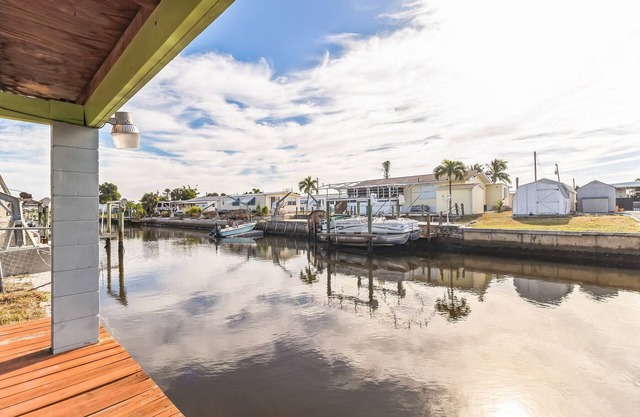 Flamingo Bay Cottage (3-Bedroom) - Pets Allowed by RedAwning