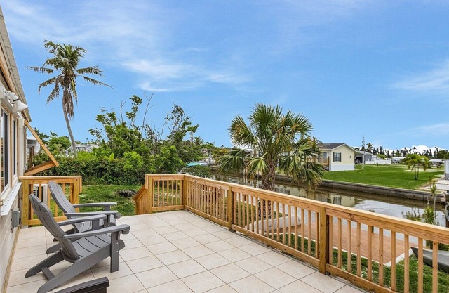 Flamingo Bay Getaway! 3/2 Home on the Water!