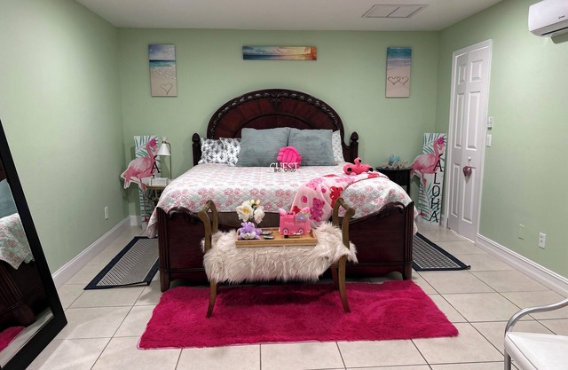 Flamingo Cozy Guest Suite