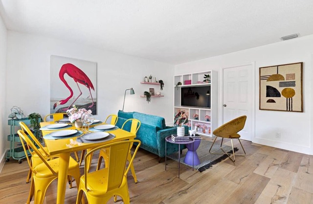 Sailboat Bend - 815 Apartment 3