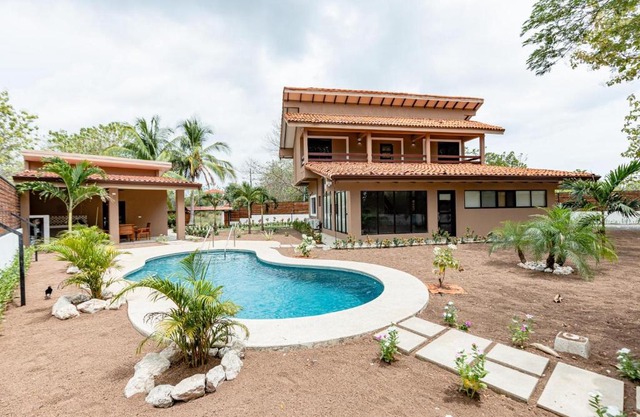 Flamingo Estates 18- 4 Br House With Pool