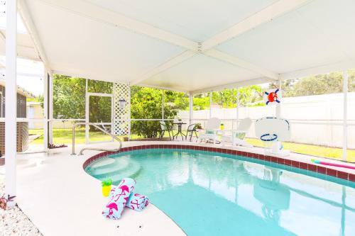 Flamingo Lounge - Pool, Firepit, Grill, Sleeps 10