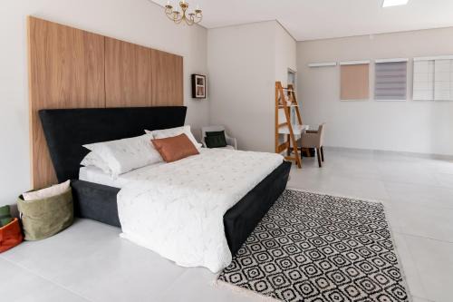 Flat 01 - Zona Sul Prox UMC, Praia Clube, Shopping e Pátio Vinhedos
