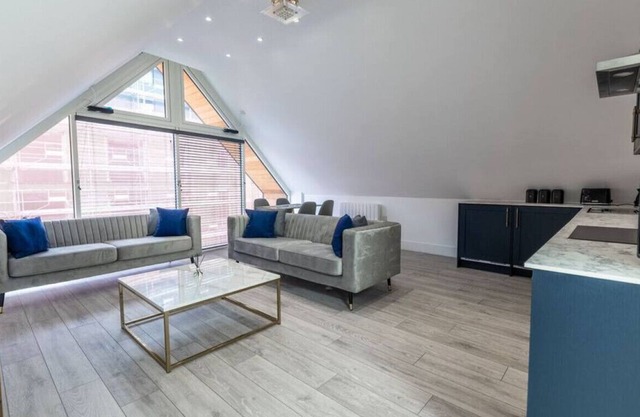 Flat#9, 1 Portesbery Camberley · Pent House | Town Centre | Stunning and Spacious