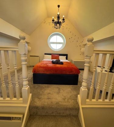 Flat at St Helens Near Town Center & Theater, Free Parking, WiFi