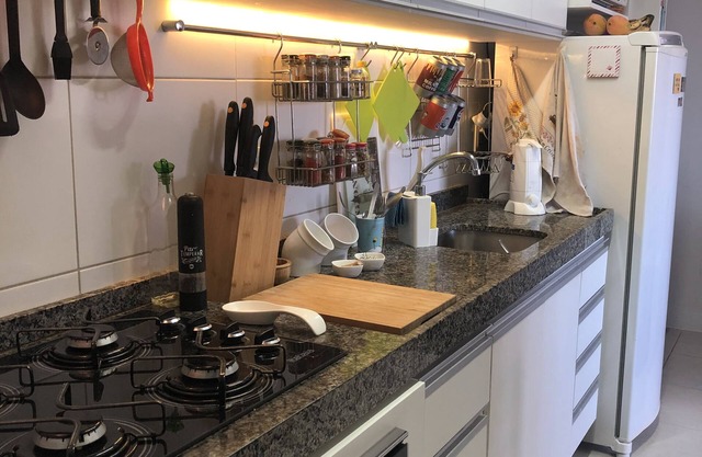 Piso amueblado, cómodo, seguro y cerca de todo.