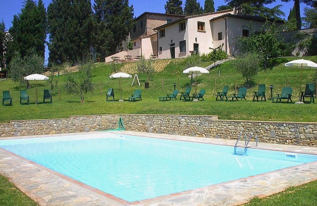 Bodega, complejo vacacional, piscina en el corazón de la Toscana. Girosole