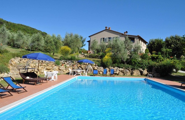 Flat in Iano,covered terrace, A/C, village walking distance,Wi-Fi,pool, sleeps 8