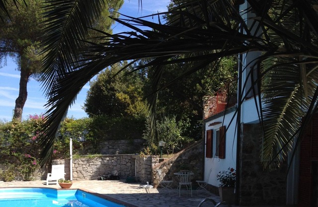 Apartamento en villa junto al mar con piscina, Marciana Marina