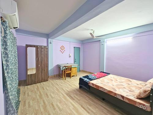 FLAT NO 301AC Entire 1BHK & 2BHK private apartments with personal kitchen TAJ RESIDENCY Holiday Homestay