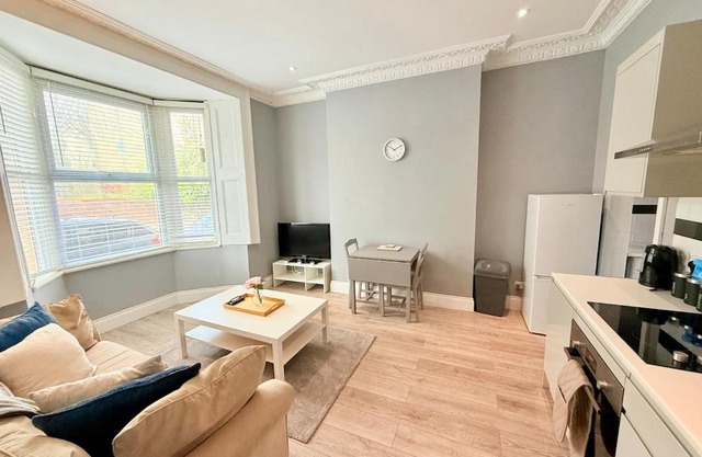 Flat on City Road By Local Stays