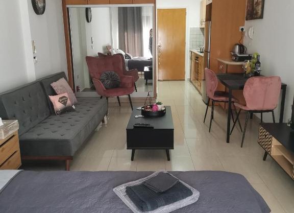 Flat111-Adults only