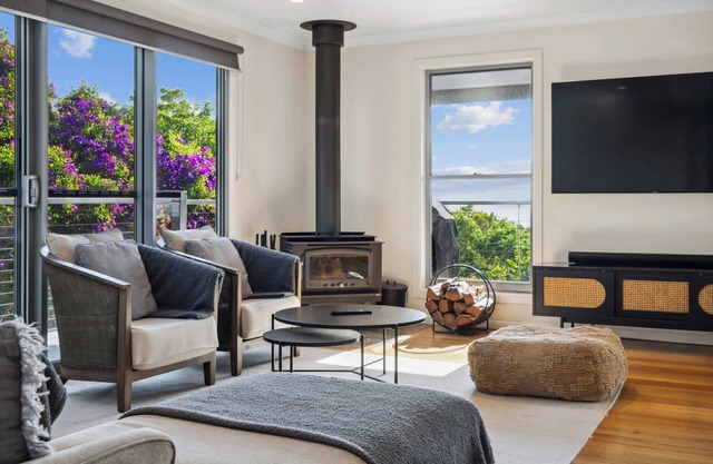 Flaxton Garden Home with Spectacular Coastal Views