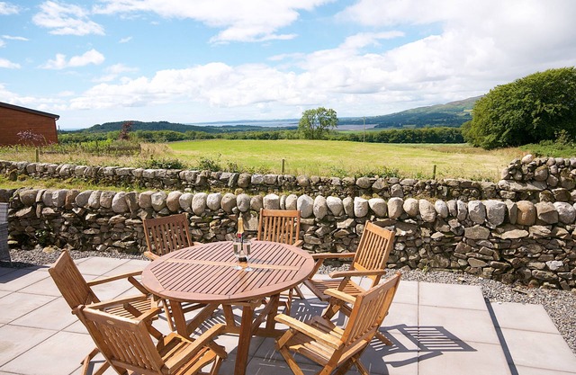 Fleet View - a cottage that sleeps 6 guests in 3 bedrooms