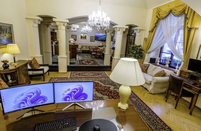 Fleur De Lis Hotel