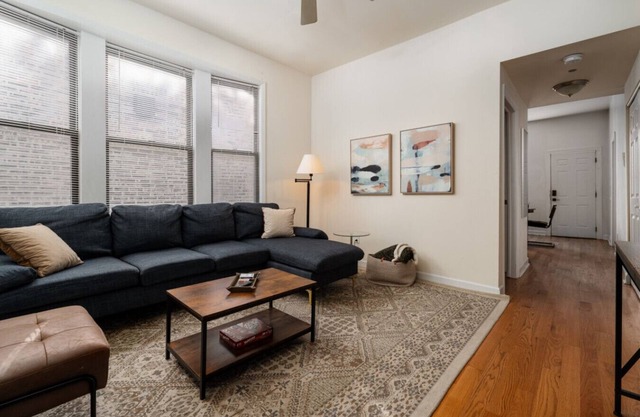 Flexhome Ukrainian Village 2BR D2