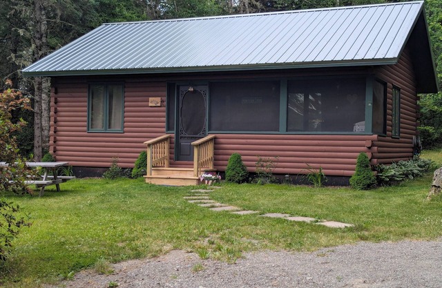 Flexible cancellation/military discount /kayaks /fire pit/walk to the beach