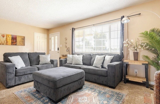 Flicker · *3-Bedroom Haven with Pool Table