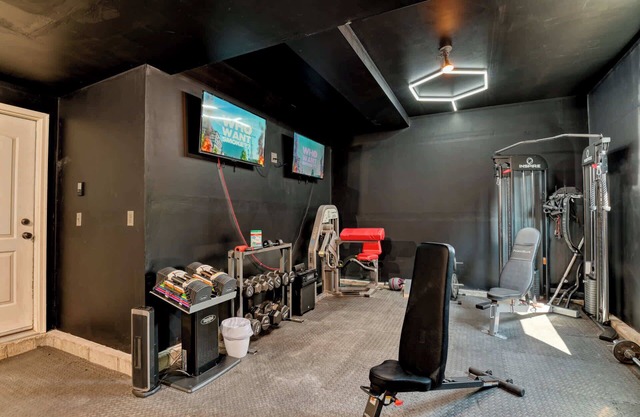 FlightDeck/HotTub/Fireplace/NearAirport