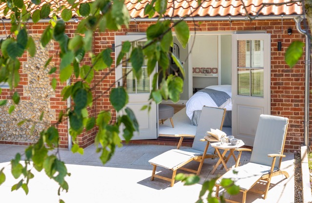 Flint Cottage by Big Skies Cottage. Luxury Single Storey, Sleeps 10, Coastal.