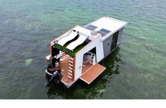 Floating Oasis (Modern Houseboat with rooftop patio)