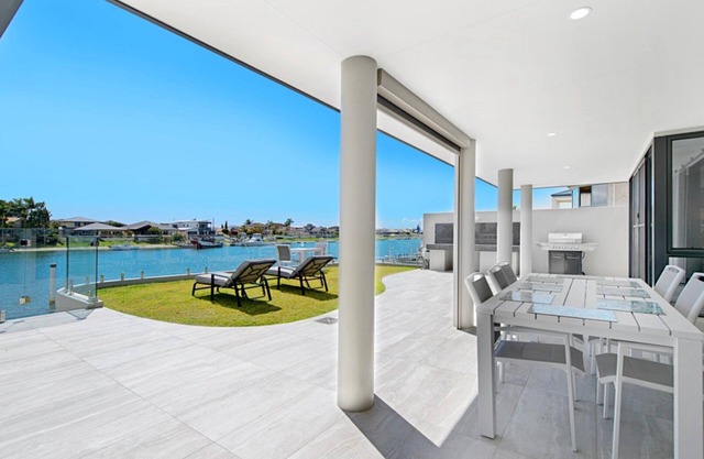 Floating on the Canals - 80 Commodore Cres