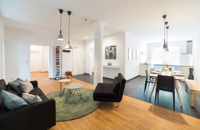 Floor 2 (Apt. 4 + 5) 195 SQM & 5 BR / ENTIRE FLOOR: MAX 21 PERSONS