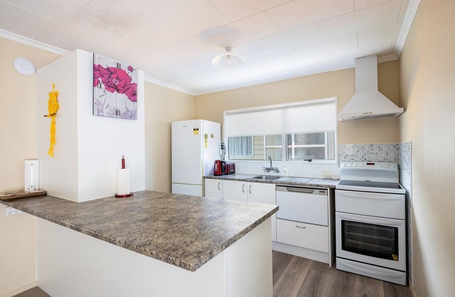 Flora and Fables - New Plymouth Holiday Home