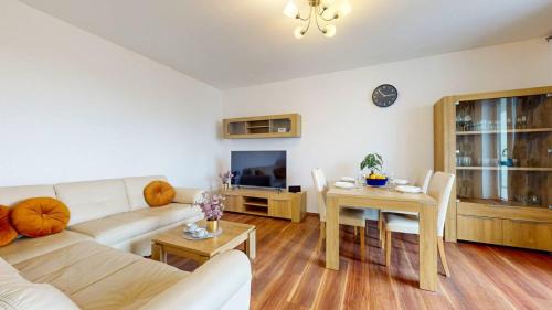 Flora Apartment 2 Bedrooms & Parking