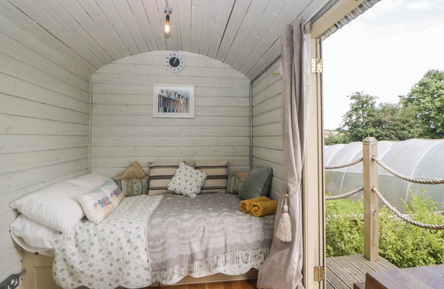 Flora's Hut