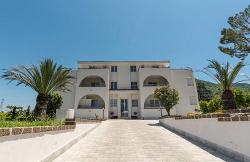 Floral Apartment
