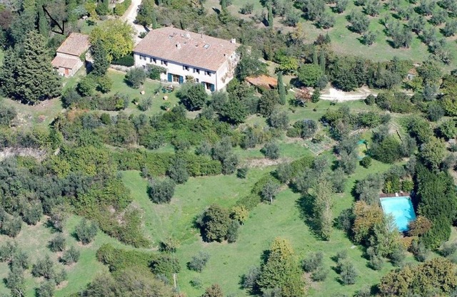 Campo de Florencia Pabellón recientemente restaurado con piscina