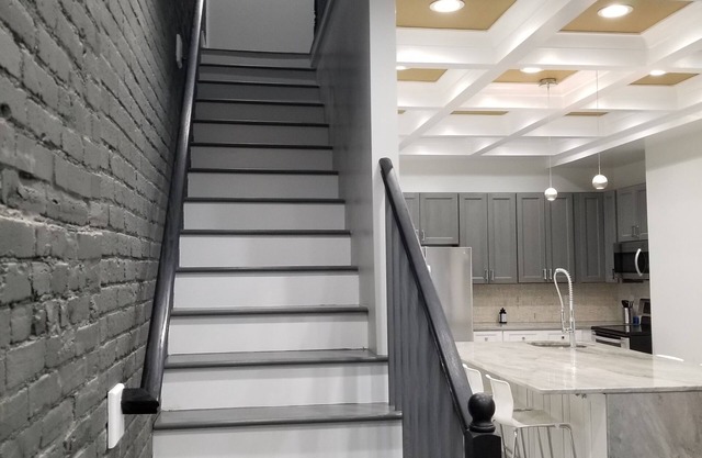 Apartamento moderno y acogedor en el sótano